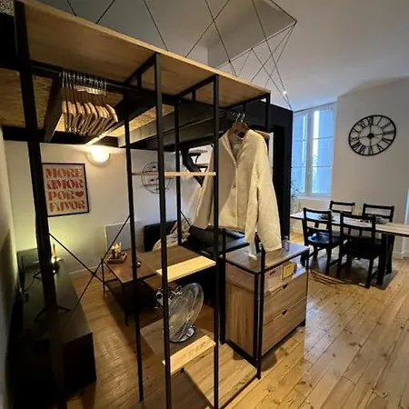 Cosy Au Coeur De Ville, Mezzanine -203- *